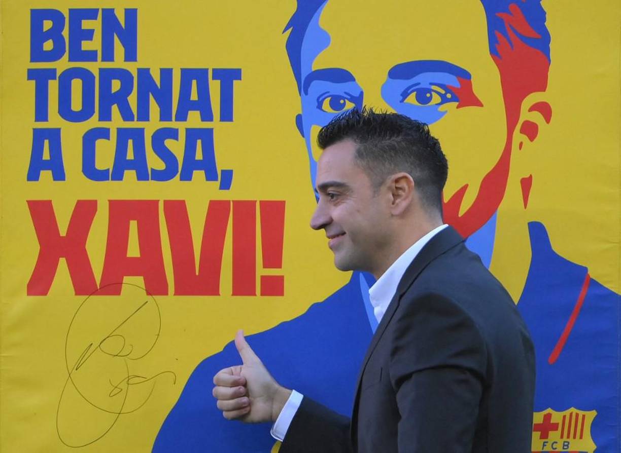 Con un acto a lo grande en el Camp Nou, donde construyó su leyenda como jugador, Xavi Hernández arrancó su etapa como técnico del Barcelona arropado por unos 10.000 aficionados que confían en que sea él quien logre devolverle al club el brillo perdido.
