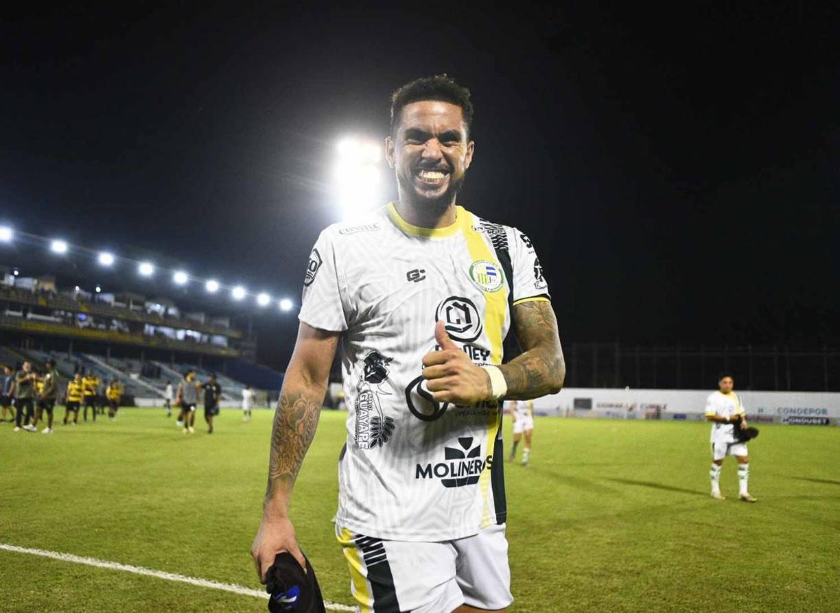 El uruguayo Rodrigo de Olivera celebrando ante el lente de Diario La Prensa la victoria contra el Real España.