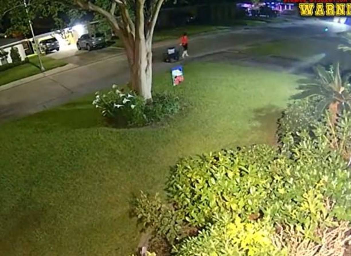 El padre de Bella había llegado a casa tarde el martes por la noche. Se despertó el miércoles por la mañana y se dio cuenta de que ni Bella ni Landon estaban en casa.