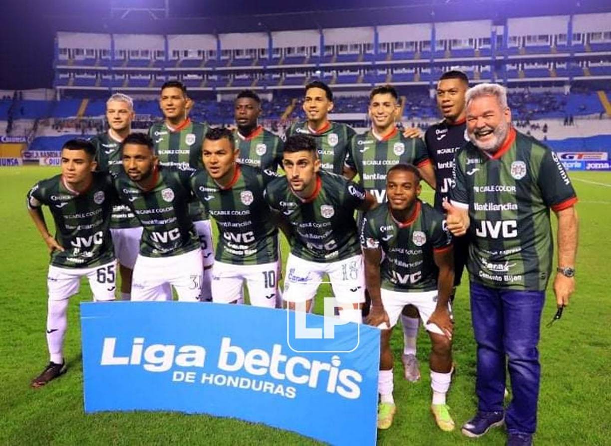 Don Roberto Contreras no dudó en colocarse con el 11 titular del Marathón.