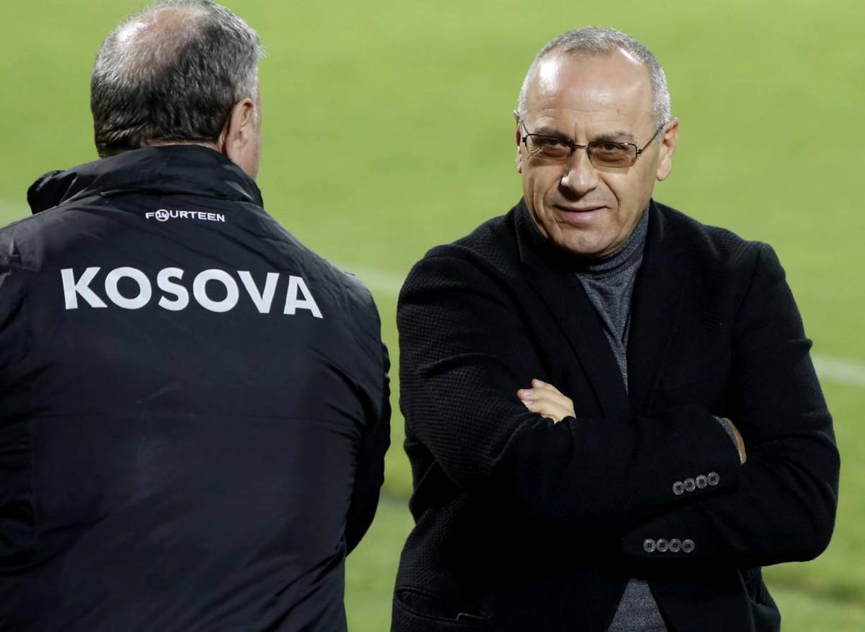 La situación ha generado un gran revuelo en el país balcánico, especialmente debido a las supuestas amenazas proferidas por el presidente de la Federación de Fútbol de Kosovo, Agim Ademi.