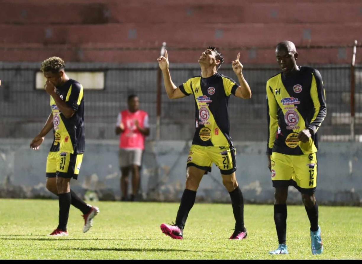 El invitado especial continuó haciéndose presente en La Ceiba, donde Roberto Moreira fue el encargado de ampliar la ventaja 3-1 tras un remate desde fuera del área. 