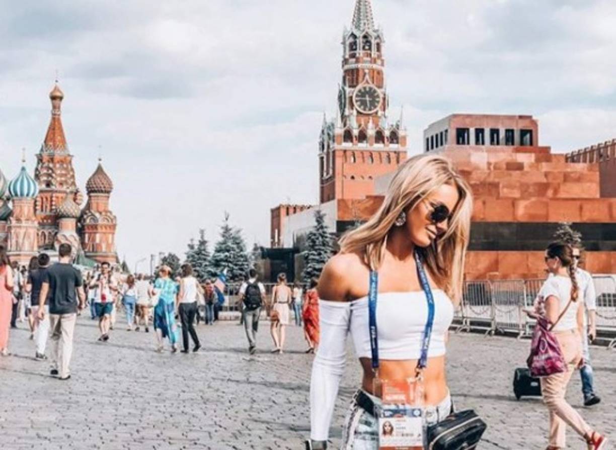 Irina nació en la ciudad de Moscú el 25 de octubre de 1992, pero desde 2012 radica en México.