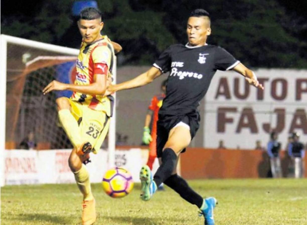 Juan Ángel Delgado, hermano de Edder Delgado, podría ser el reemplazo de Jhow Benavídez en el Real España.