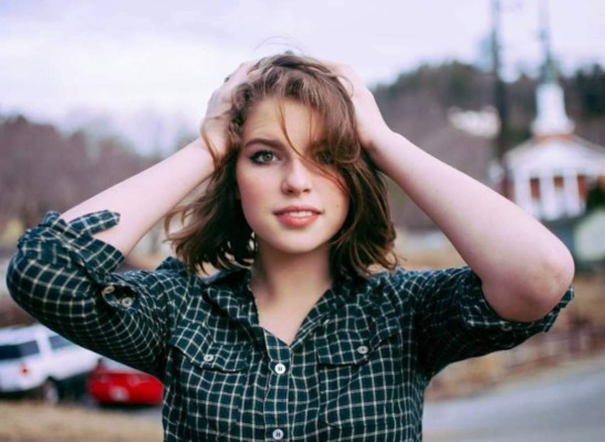 Pero su experiencia en el mundo de las artes no se limita solo a la interpretación; Perla también es un hábil ilustradora y poeta.