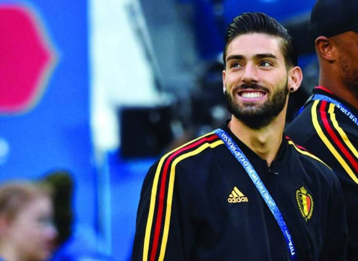 Según anuncia Tuttosport, otra de las alternativas que baraja el AC Milan por Ángel Correa es el jugador belga, Yannick Carrasco, quien milita en China. El jugador ofensivo podría recalar en el equipo rossonero, en su momento jugó en Atlético de Madrid.