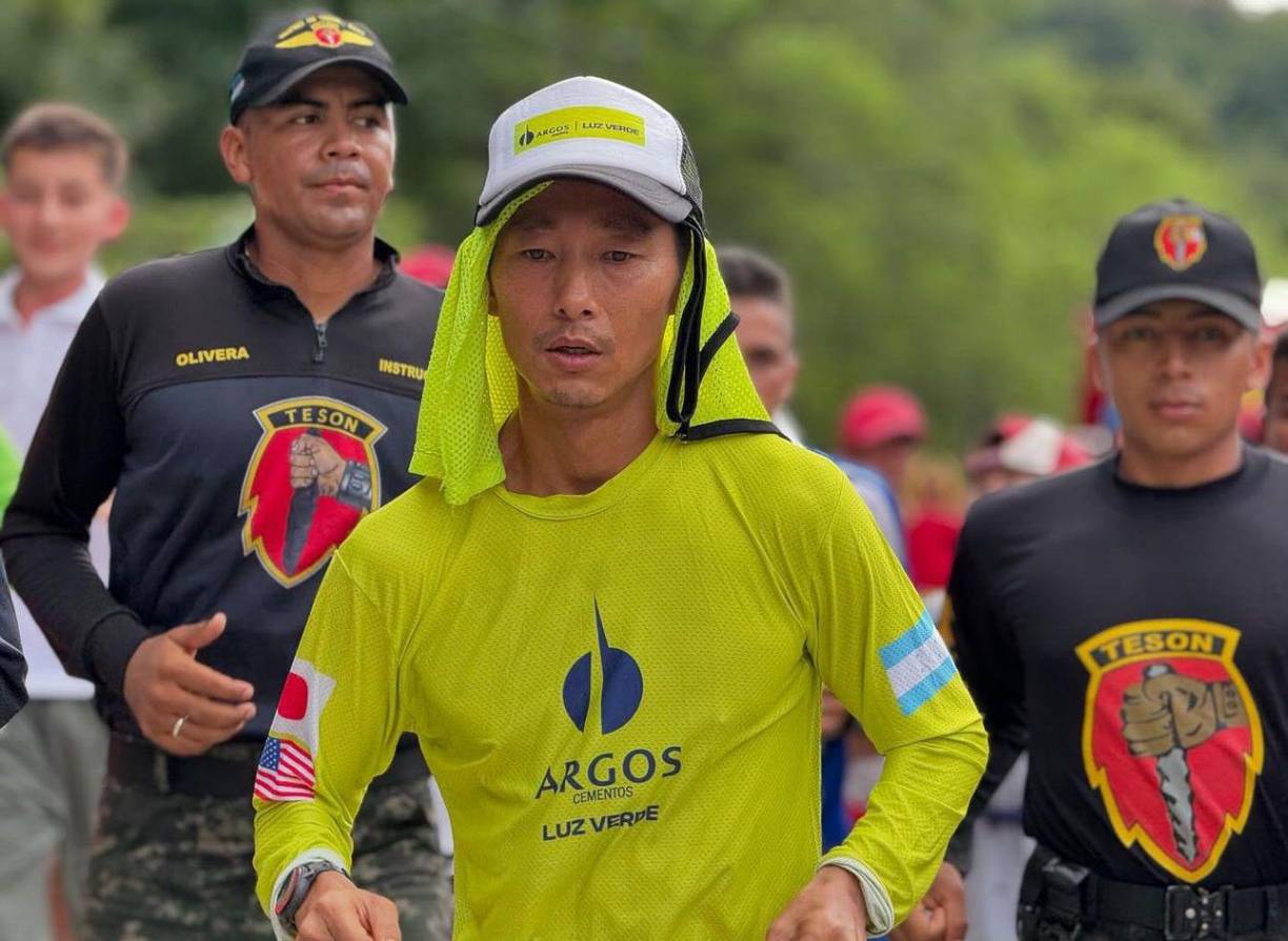 Tras su arribo a Honduras, luego de finalizar su extremo reto de 3,000 kilómetros donde corría desde la frontera entre Estados Unidos y México hasta Honduras para construir 10 escuela, Shin Fujiyama vuelve a disfrutar de la gastronomía hondureña.