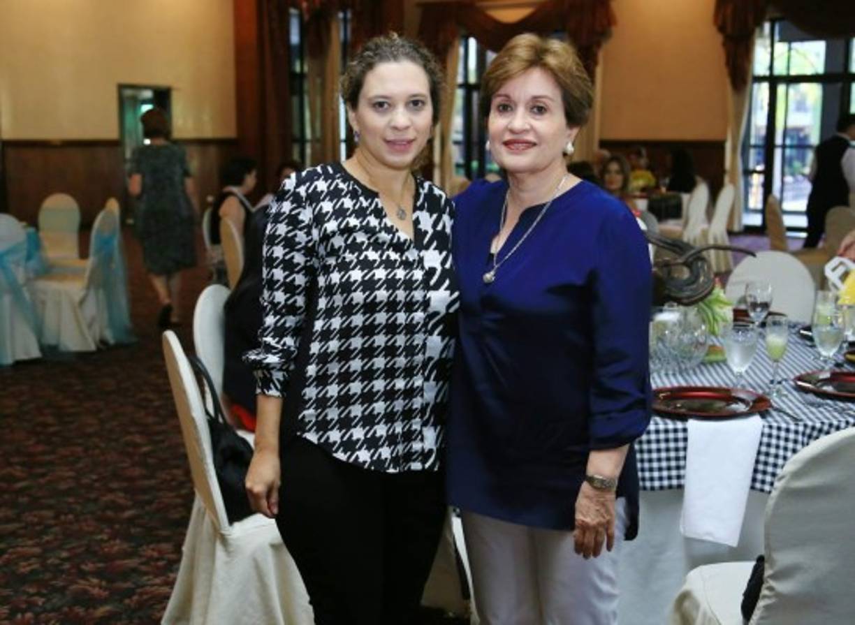 Claudia Muñoz y Gabbie Meermann.