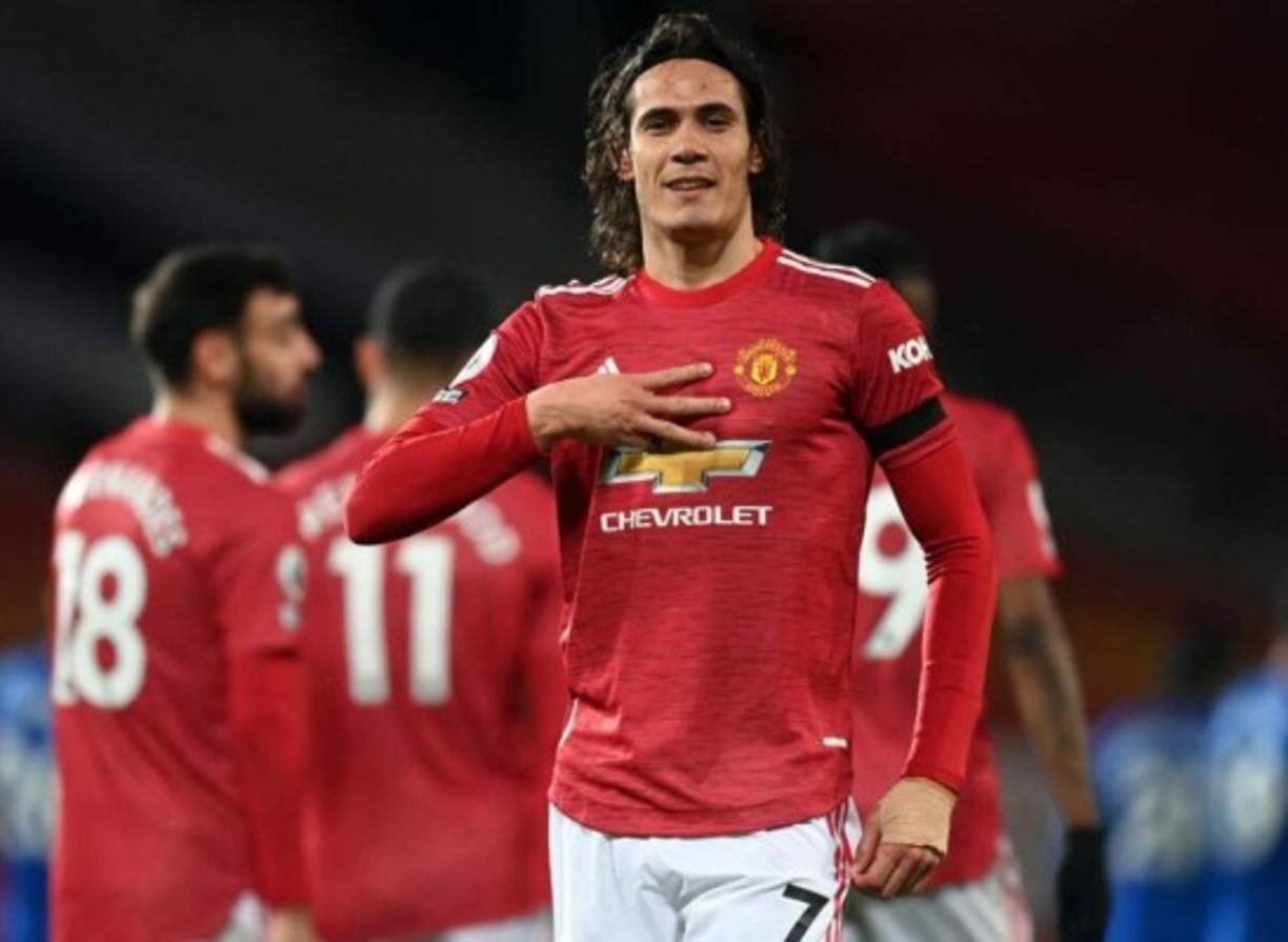 José Mourinho quiere llevarse a la estrella del Manchester United, Edinson Cavani a la Roma este verano, con un supuesto acuerdo con el jugador, según revela el Daily Star. El delantero uruguayo impresionó en su temporada de debut en el United, anotó 17 goles en 39 apariciones en la temporada pasada. Por ello extendió su estancia en Old Trafford un año más. Mourinho, que ha llegado a la Roma este verano, quiere fichar al uruguayo si Edin Dzeko se marcha. El problema es que el charrúa amplió su contrato y el conjunto italiano tendría que pagar por el traspaso y además Dzeko se quiere marchar pero algún club tiene que ficharle para que pueda llegar Cavani.<br/><br/>Foto - AFP