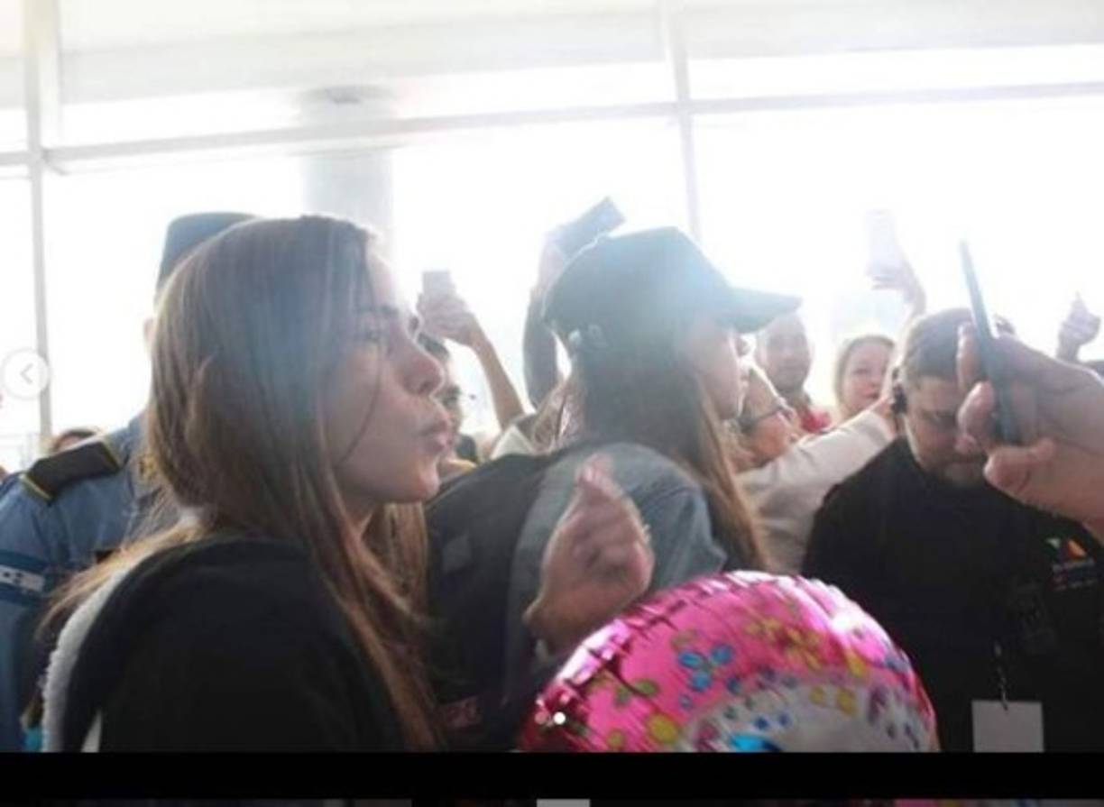 Angie Flores llegó a Tegucigalpa acompañada de su madre, la señora Karla Flores.