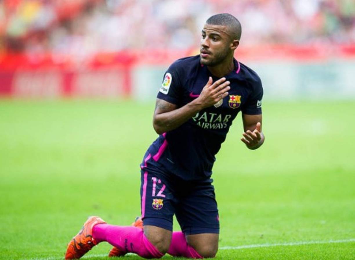 El volante Rafinha le habría dicho a sus compañeros del Barcelona que no sigue en el club ya que busca tener más minutos.