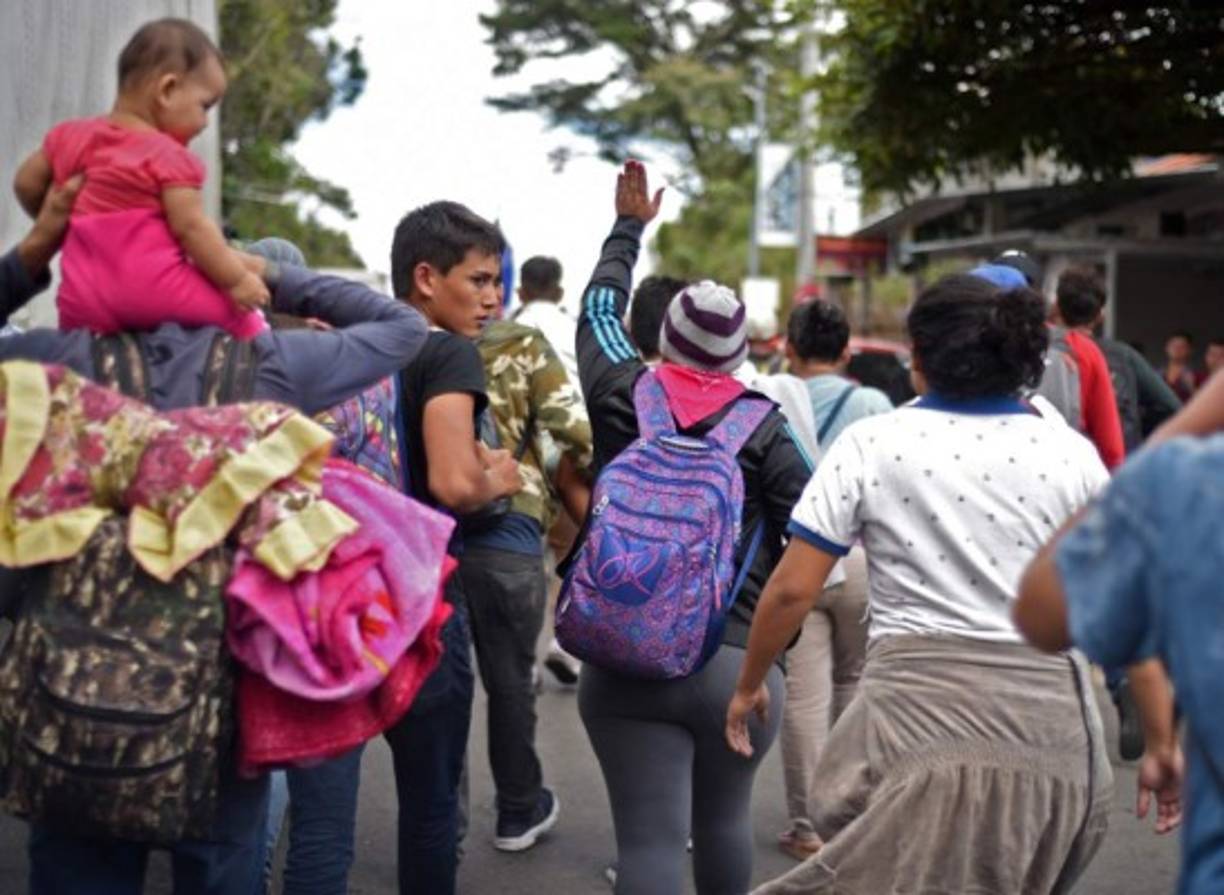 Al igual que en las caravanas anteriores, la actual está integrada por padres de familia que salieron del país junto con sus hijos.
