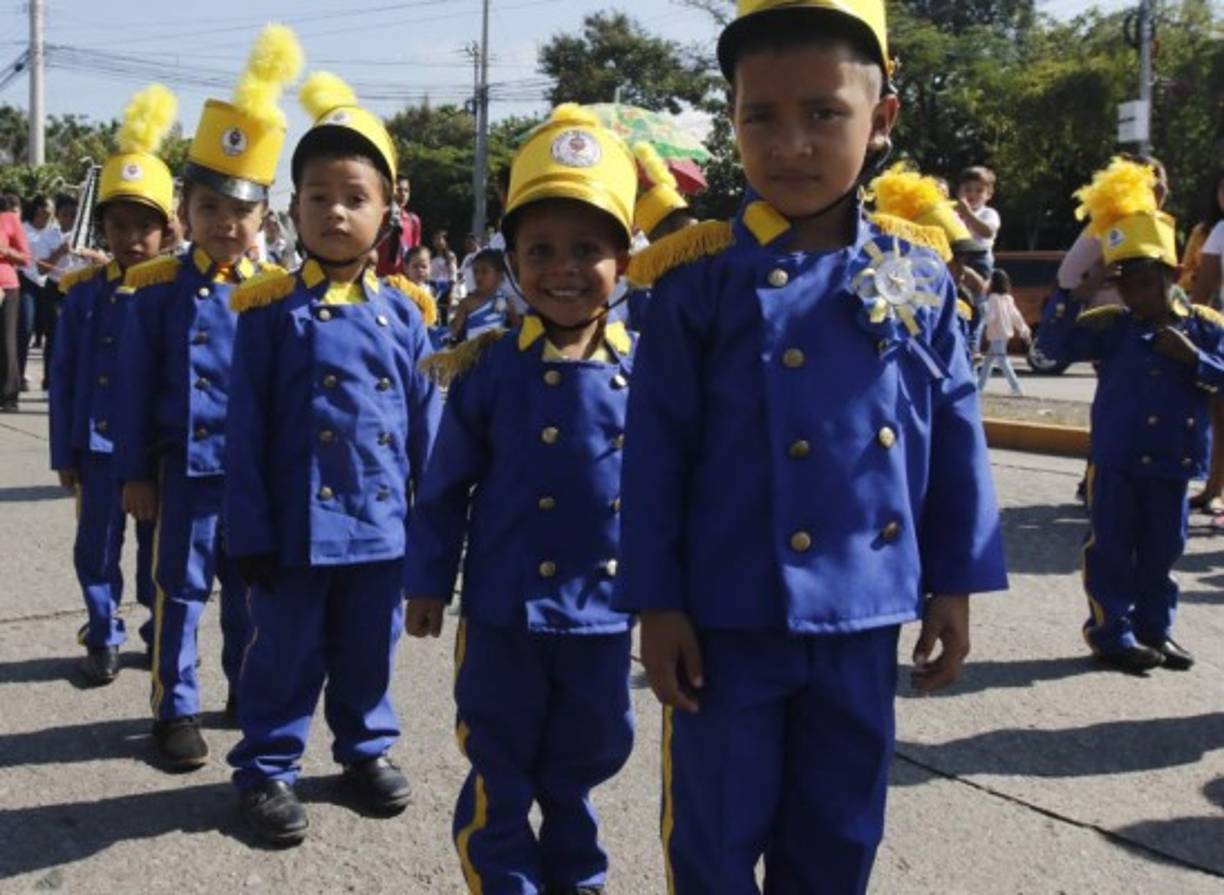 Los cadetes fueron el otro actractivo de los desfiles.