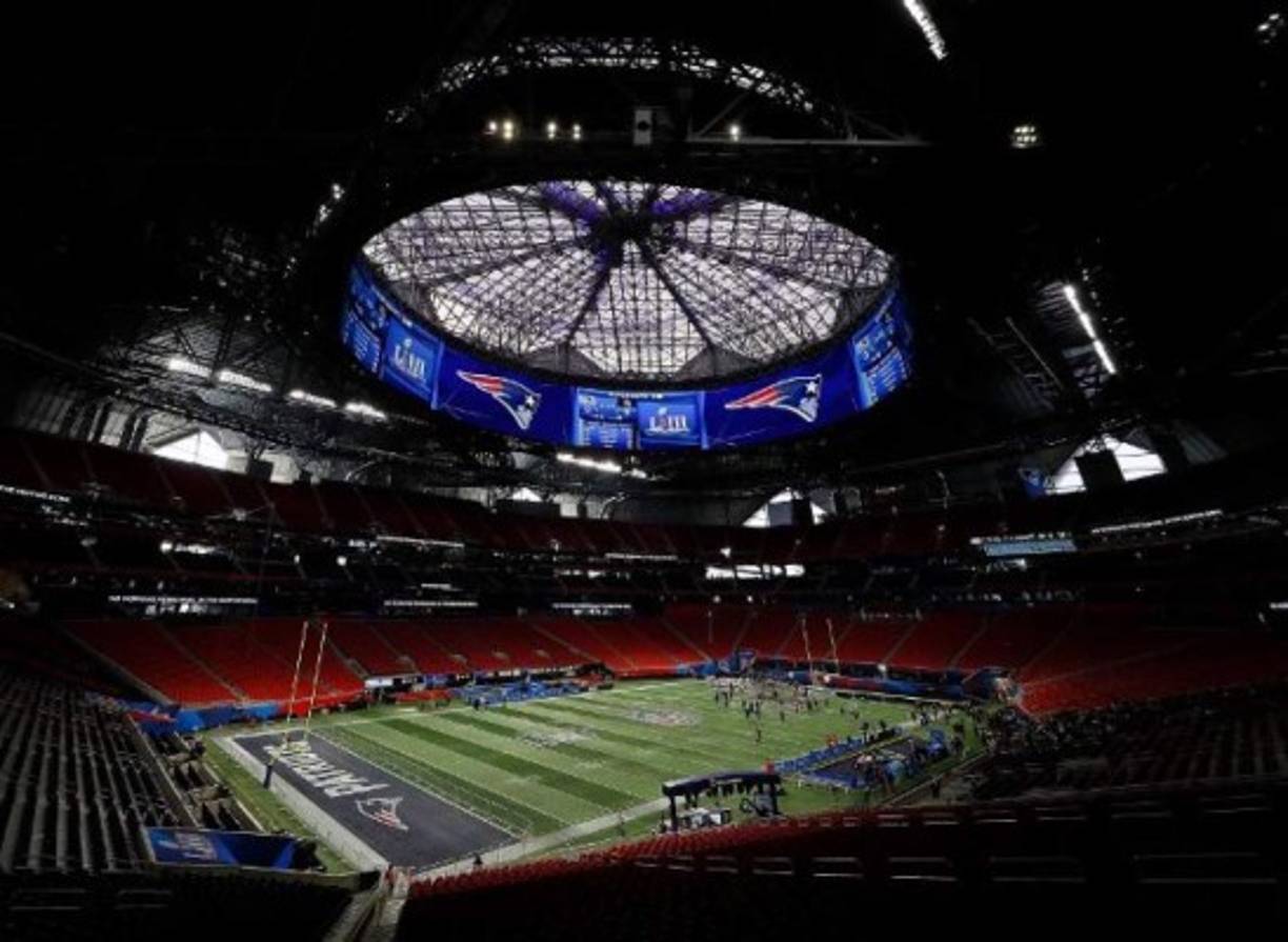 Los aficionados podrán observar sin problema cada detalle del juego gracias a la pantalla en forma de círculo, de 63 mil pies cuadrados. Es la pantalla 360 más grande del mundo, que se encuentra a 17.6 metros de altura.