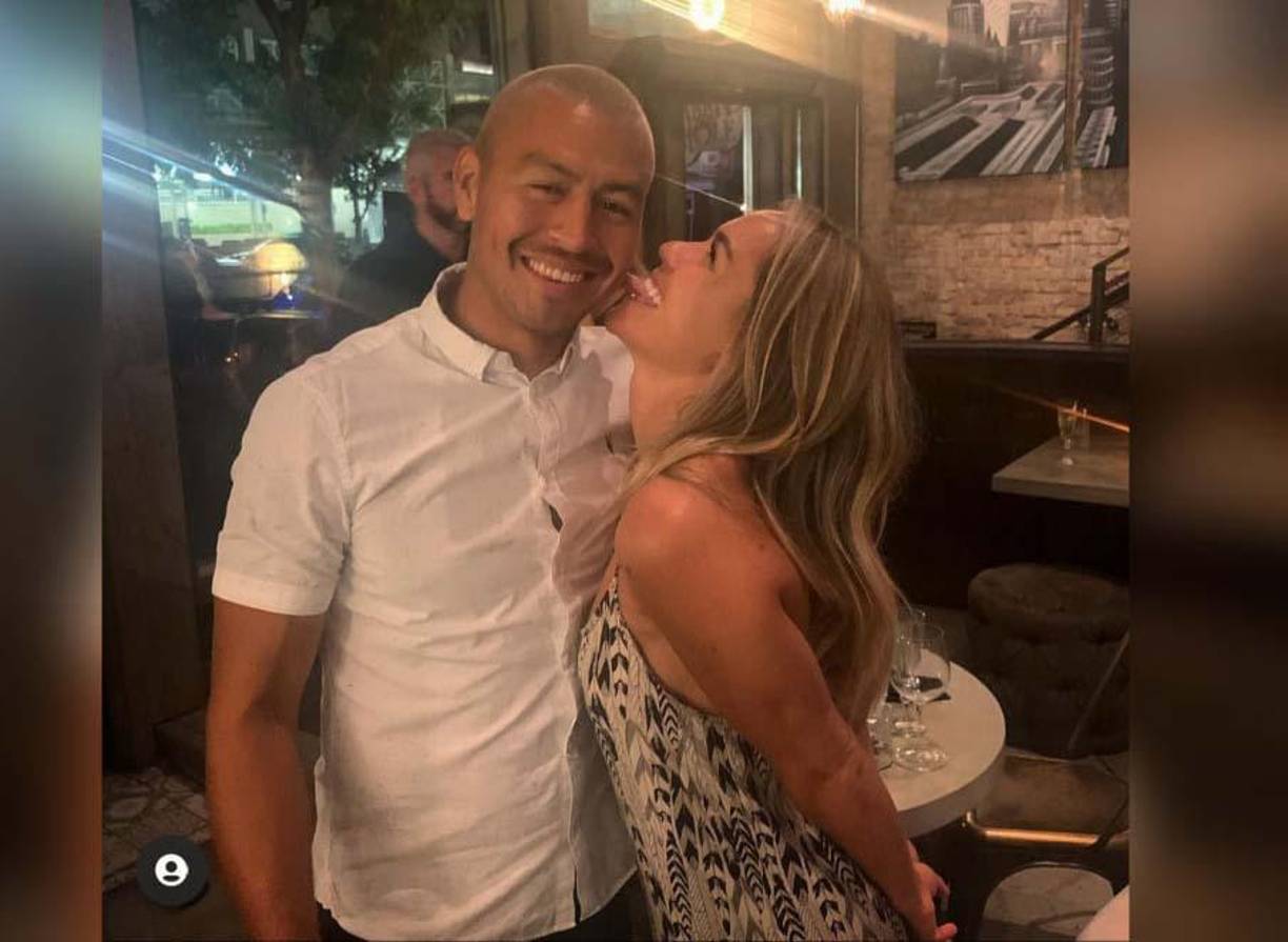La boda de Roger Espinoza y Lo’eau LaBonta fue por lo civil. 