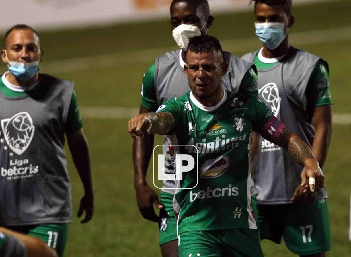 Las lágrimas de Jorge Cardona fueron por un amigo que falleció recientemente en Puerto Cortés.