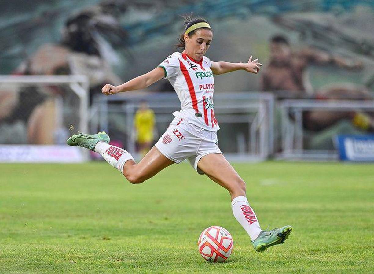 Nikkole Teja nació en Washington hace 23 años y debutó con las Centellas en enero de 2023, teniendo minutos de participación en la derrota de su equipo ante el Chivas (3-0).