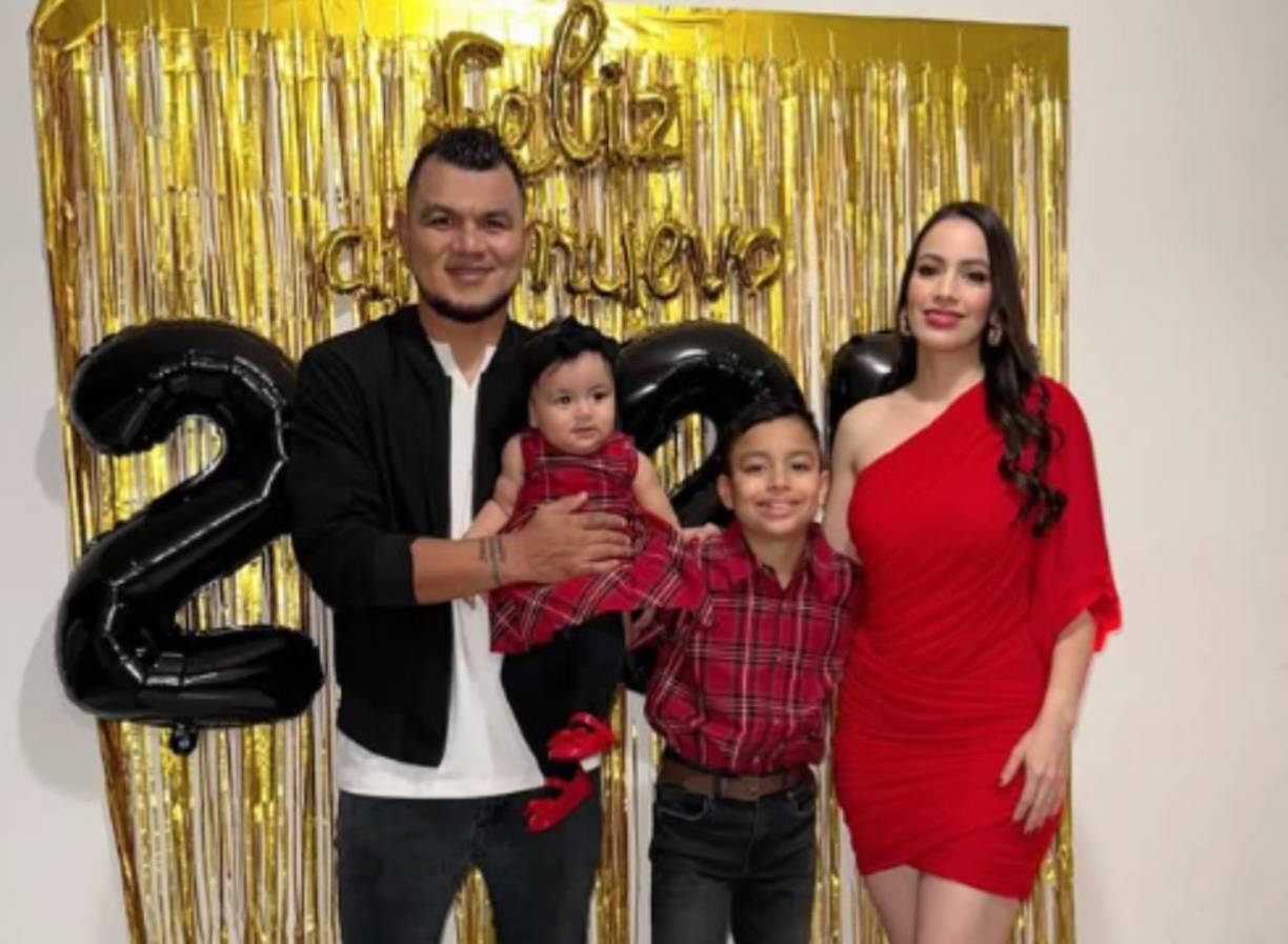 Mario Martínez, volante del Génesis, le dio la bienvenida al 2025 rodeado de su familia.