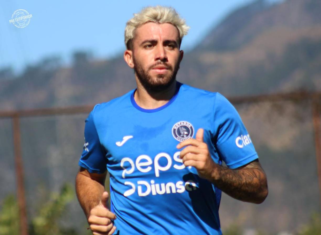 Agustín Auzmendi decidió finalmente quedarse en el Motagua ante el interés de la Liga Deportiva Alajuelense. “¿Te quedas?”, le consultaron y respondió “Sí”. El delantero se reunió con la directiva del Ciclón y le ofrecieron incremento en el porcentaje de la cláusula de salida para el jugador y el salario. 