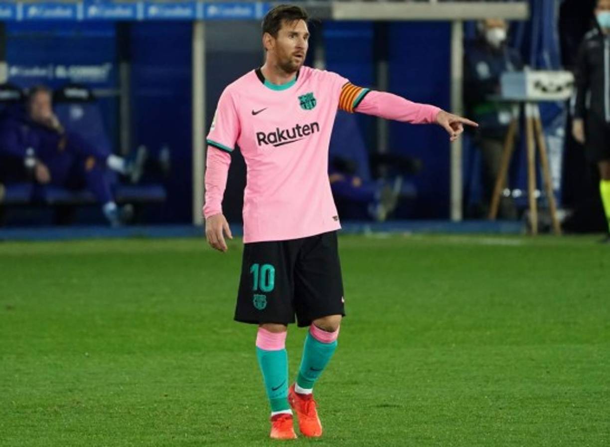 Messi también se fue rápido al camerino sin despedirse del rival ni de sus compañeros.