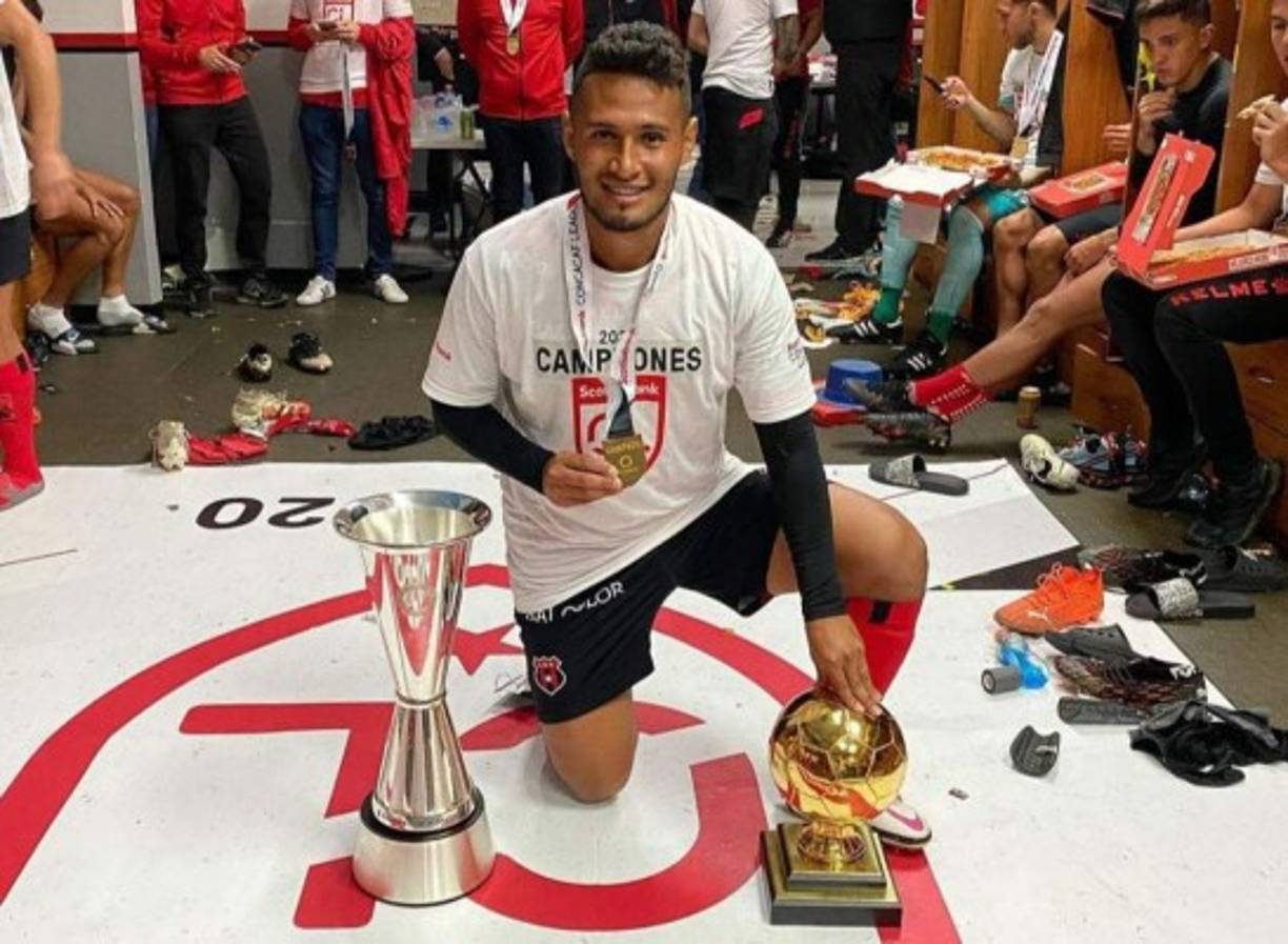 Alex López: Tras consagrarse campeón de la Liga Concacaf, el volante hondureño señaló mediante Instagram Live que su intención es seguir en las filas del Alajuelense de Costa Rica. Su contrato con los manudos expira en junio del presente 2021.
