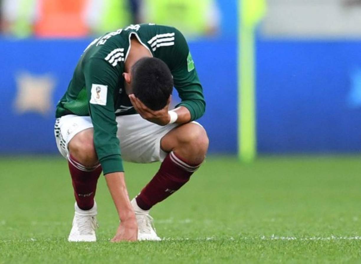 Edson Álvarez anotó en propio arco y no pudo evitar las lágrimas.