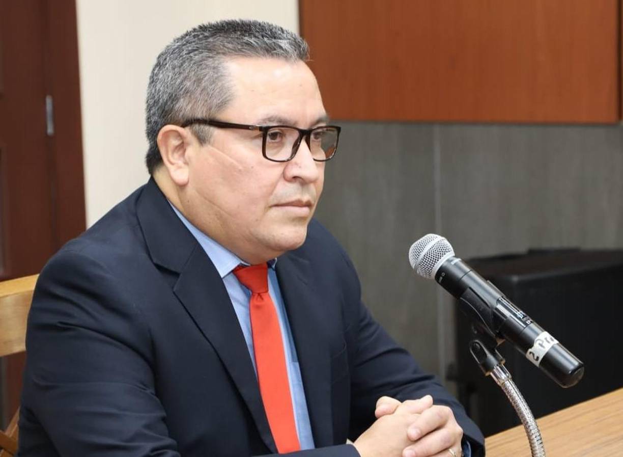<b>3. Postulante Óscar Armando Vásquez, Abogado con Máster en Derecho Empresarial:</b>“Mi interés es porque en Honduras todavía hay oportunidades de hacer cambios y construir una democracia más sólida”, sostiene. 