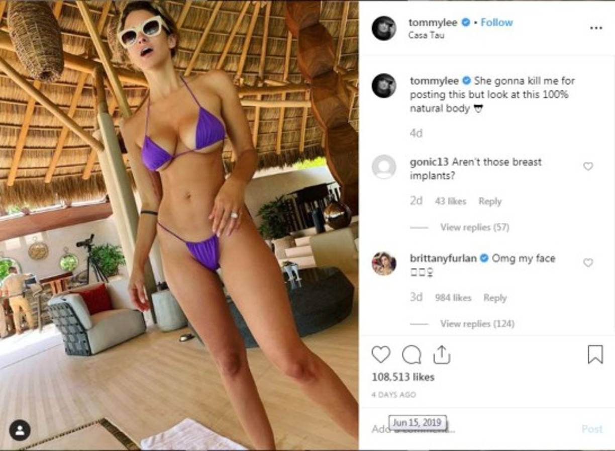 Todo comenzó cuando el líder de Mötley Crüe compartió en su perfil una imagen en Brittany aparece ataviada en un bañador color morado durante unas vacaciones en México: 'Me va a matar por publicar algo así, pero miren este cuerpo de infarto cien por ciento natural', escribió el batería junto a la instantánea.