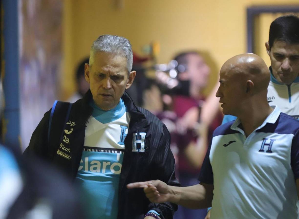 La Selección de Honduras llegó al estadio Morazán al rededor de las 5.30 de la tarde para empezar con el entrenamiento.