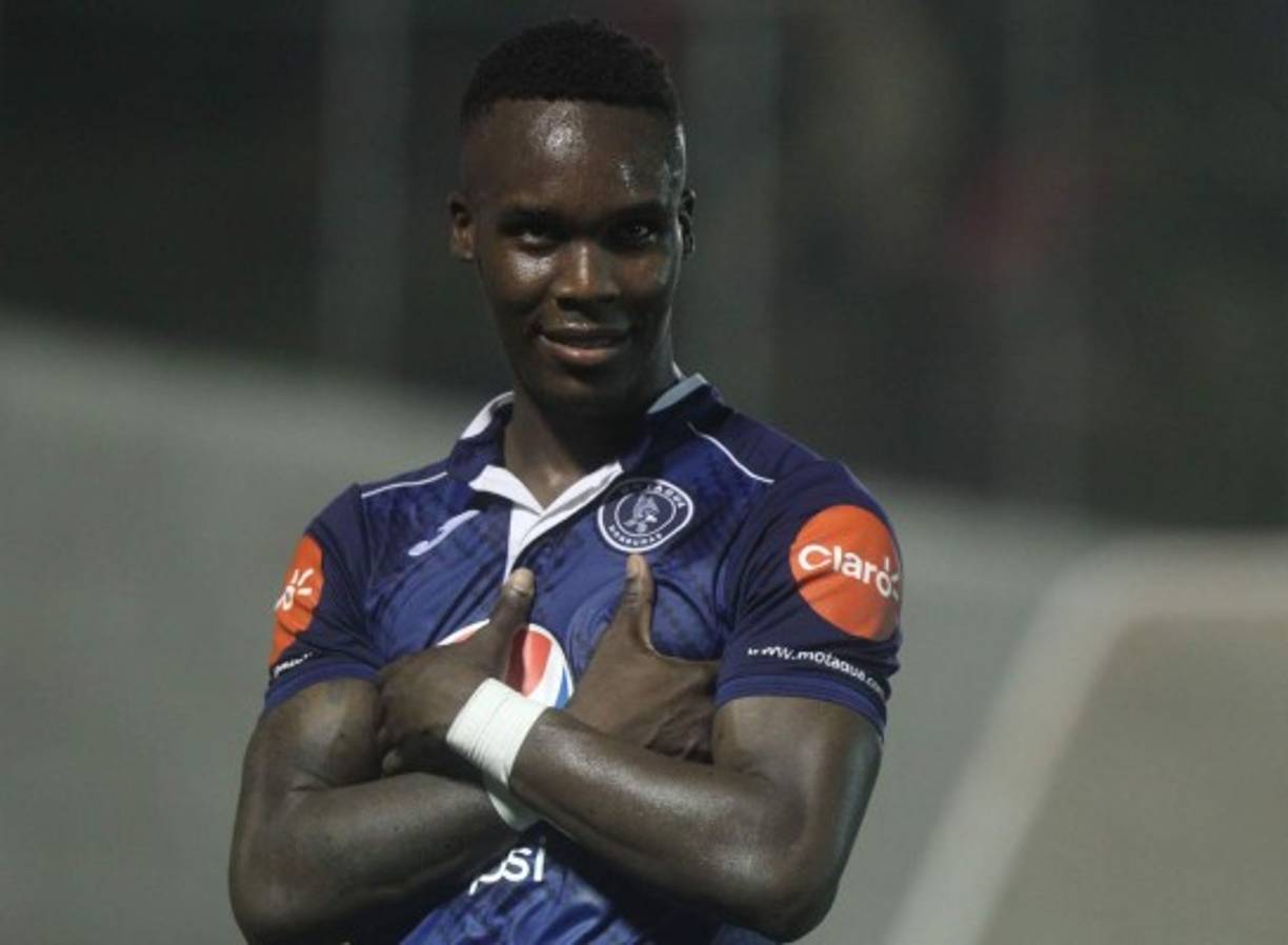 El delantero hondureño Román Rubilio Castillo, viajó este día con rumbo a Grecia, donde se incorporará a su nuevo club el Pas Giannina de la primera división del futbol de Grecia. El atacante firmará por tres años con el cuadro griego.