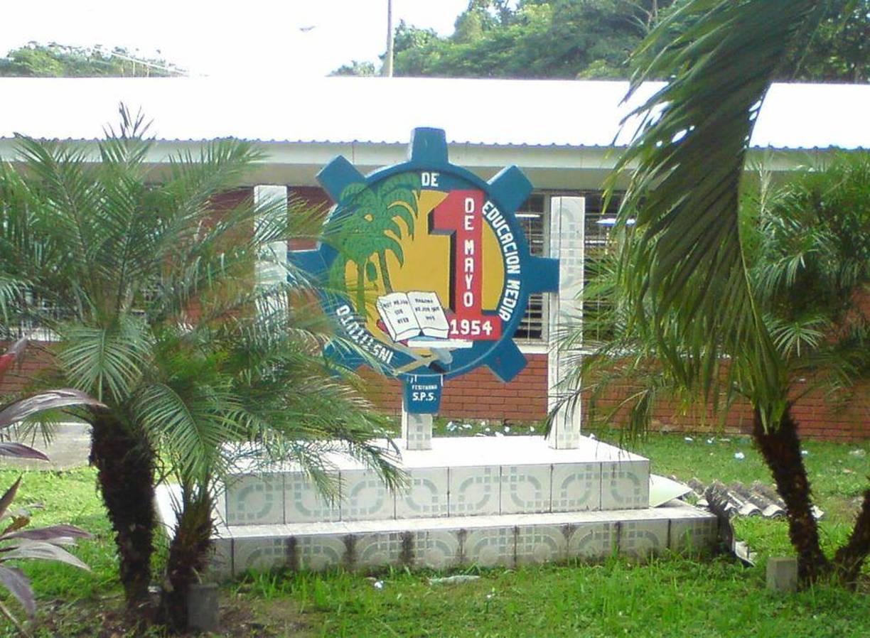 Seguro que el logo de este colegio le trae recuerdos a más de uno. El Instituto Primero de Mayo es después del JTR, el colegio público con mayor población estudiantil de la ciudad, con poco más de 3,500 estudiantes en sus diferentes jornadas y modalidades. 