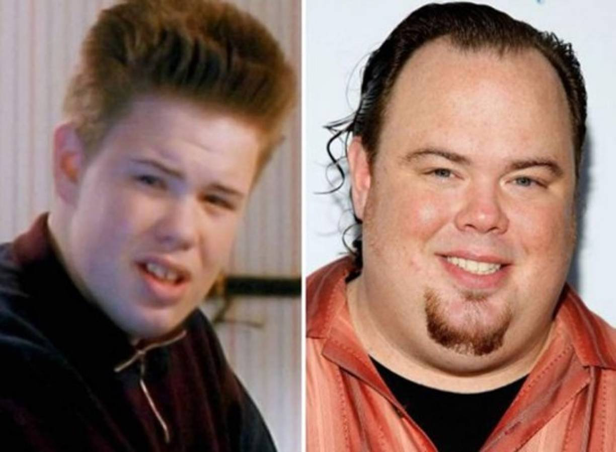 Devin Ratray (Buzz, el vengativo hermano mayor de Kevin) tiene 38 años y ha aparecido regularmente en la serie de MTV Damage Control; también en episodios de La ley y el orden; La ley y el orden, víctimas especiales.