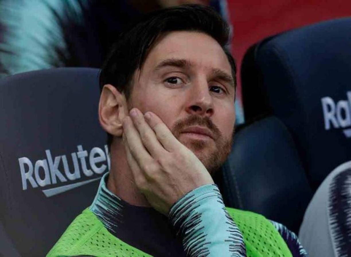 Los jugadores del FC Barcelona, (i-d) el argentino Leo Messi, el croata Ivan Rakitic y el uruguayo Luis Suárez, celebran el primer gol del equipo blaugrana durante el encuentro correspondiente a la jornada 31 de primera división que disputaron frente al Athletic en el estadio Camp Nou, en Barcelona. EFE/Alberto Estévez.<br/>