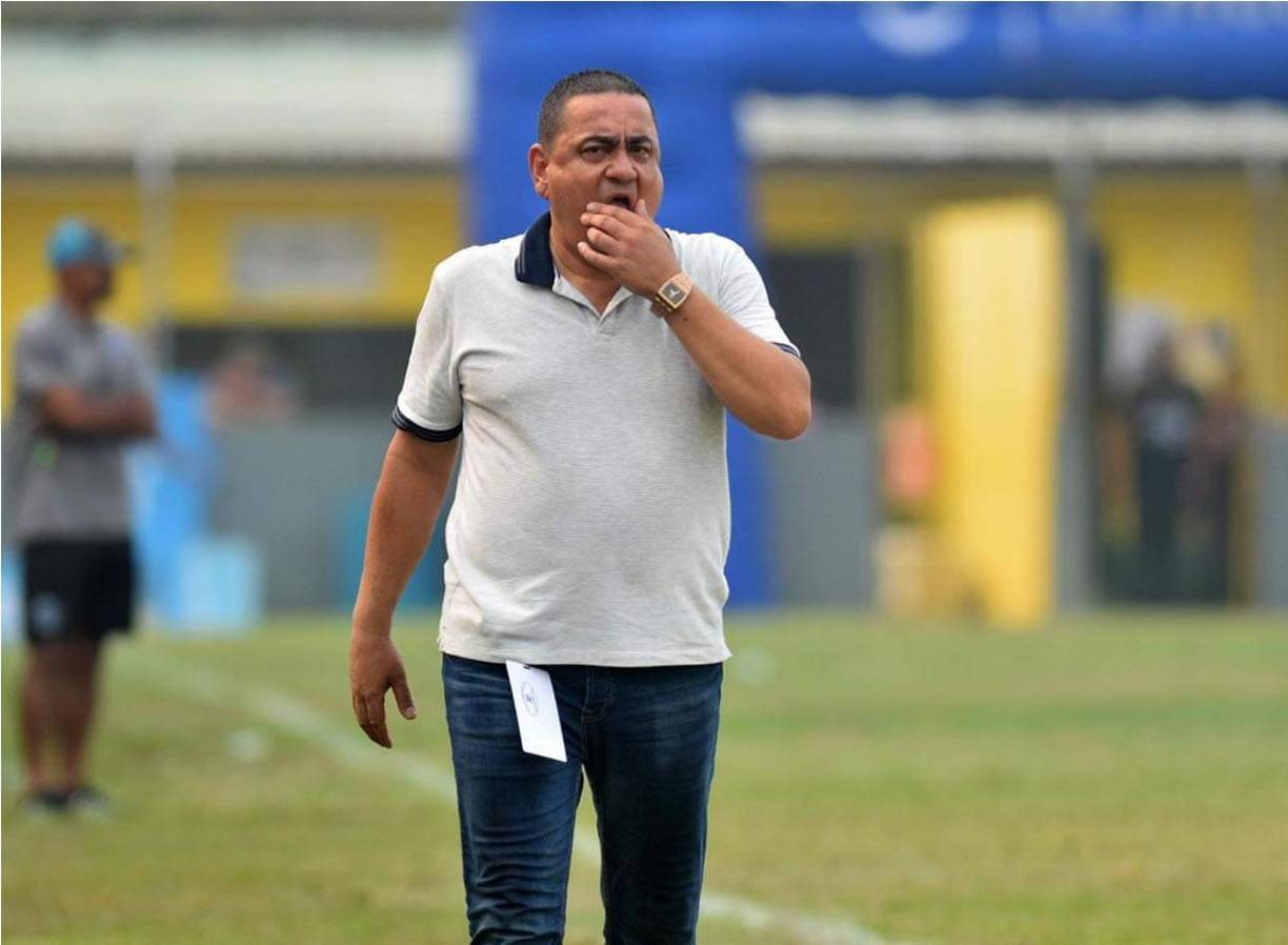 Jhon Jairo López - El director técnico colombiano ha tomado la determinación de no continuar en el banquillo del Honduras Progreso tras consumar su doloroso descenso. El medellinense buscará nuevos aires fuera de la Perla del Ulúa.