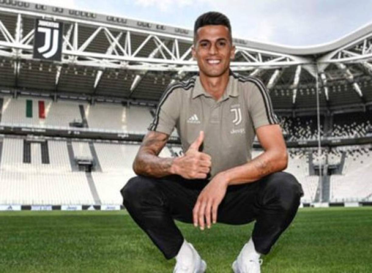 Joao Cancelo: Proveniente del Valencia llega a reforzar la lateral derecha de la Juventus por 40 millones de euros. Fue factor clave para llegada de Cristiano Ronaldo a la Juve ya que cuentan con el mismo agente, en ese momento que el contratista le ofreció al club italiano los servicios de CR7.