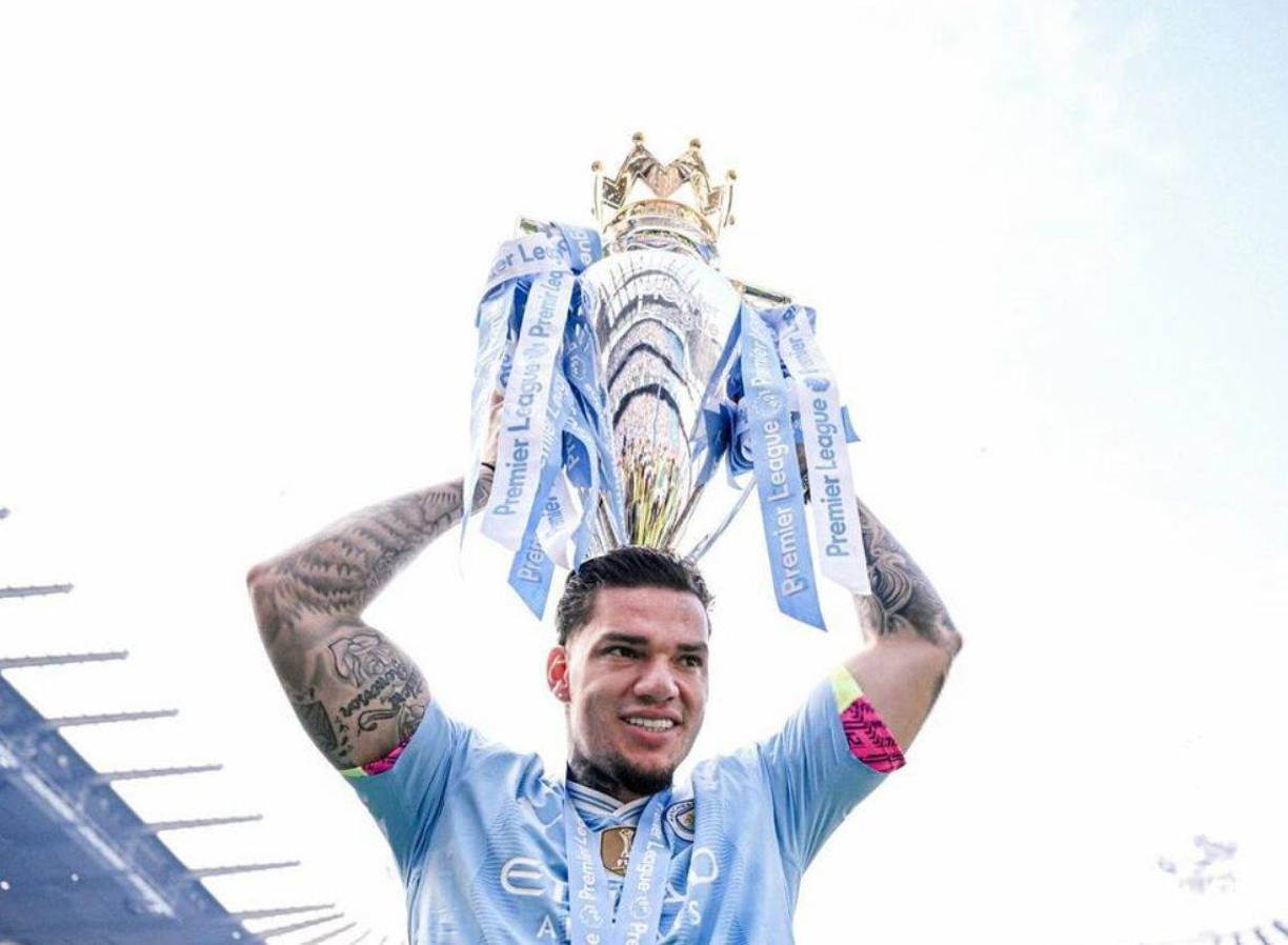 El fútbol de Arabia Saudita tienta al portero brasileño Ederson del Manchester City.