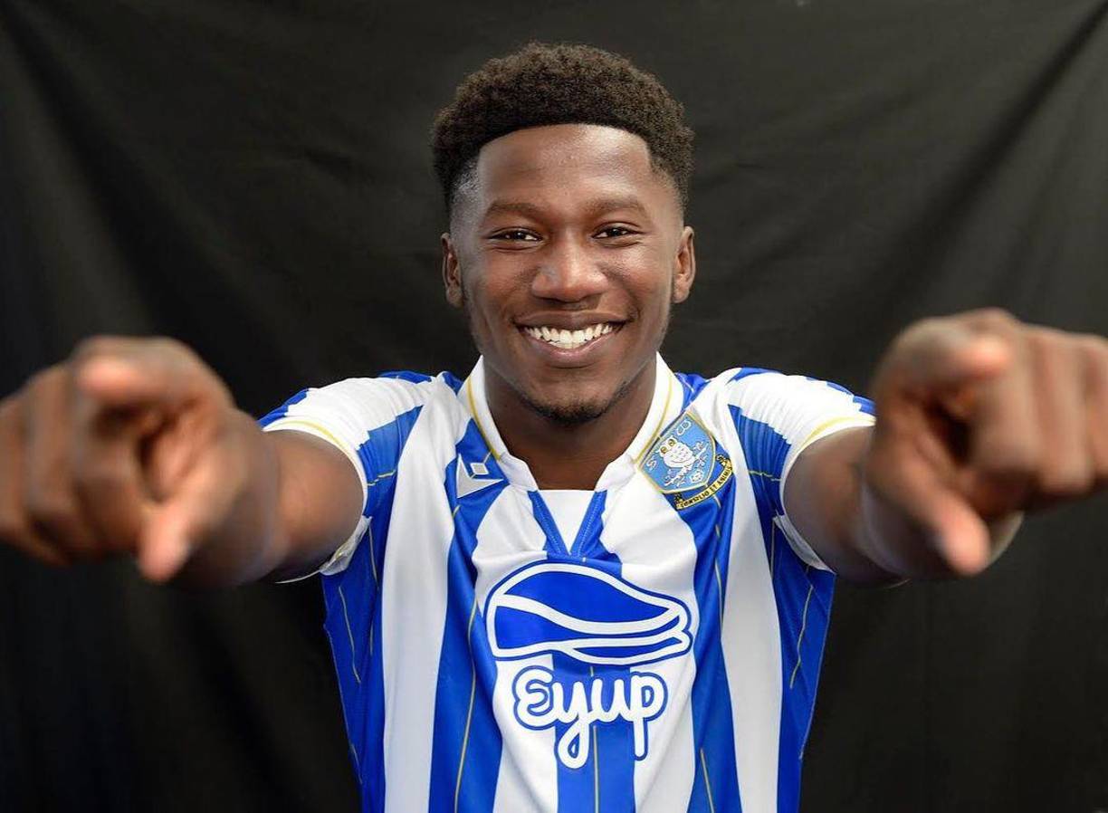 Di’Shon Bernard, exjugador del Manchester United, es un defensa central que recién fichó por el Sheffield Wednesday.