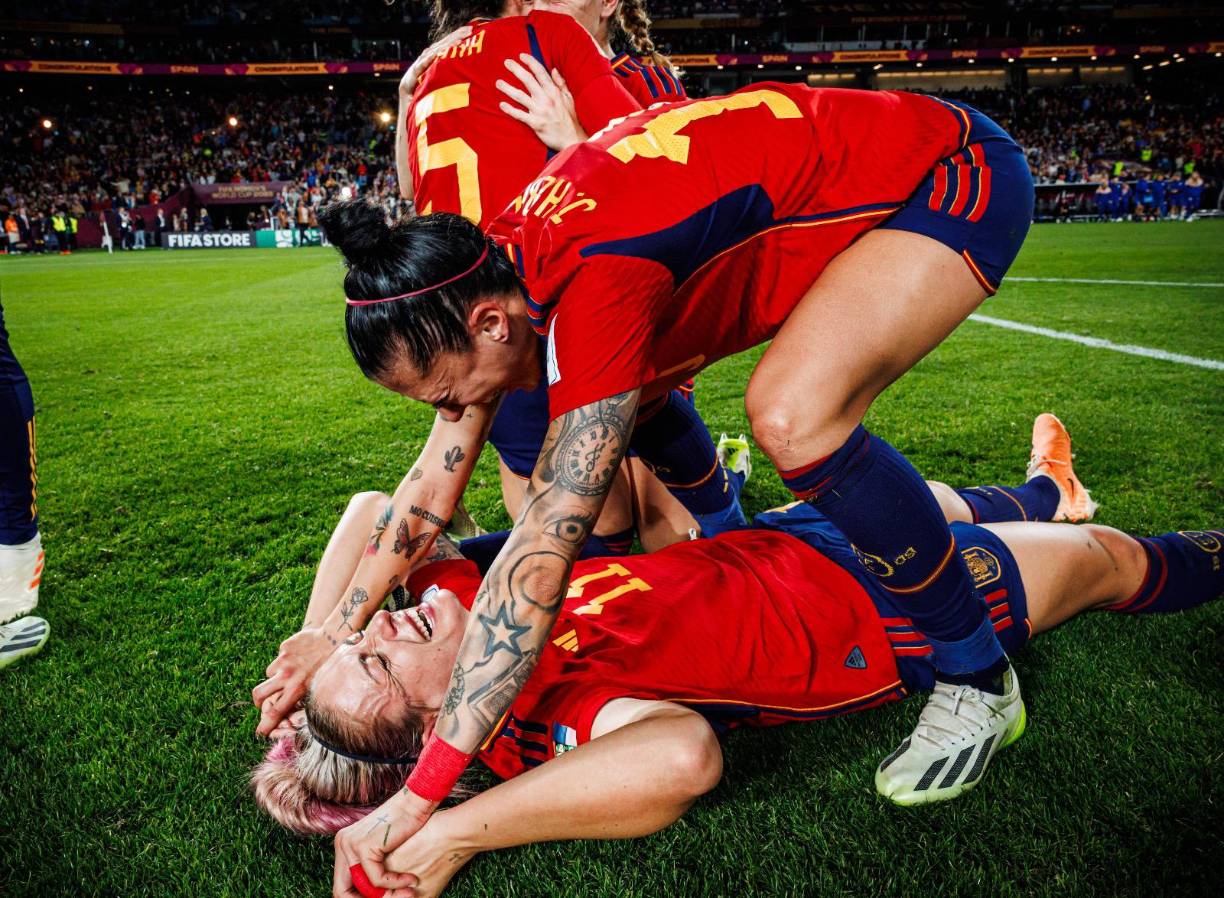 Para España, fue el fin de una campaña de éxitos y tropiezos en el Mundial, que comenzó con triunfos contundentes contra Costa Rica (3-0) y Zambia (5-0), seguidos de una derrota abultada contra Japón (4-0).