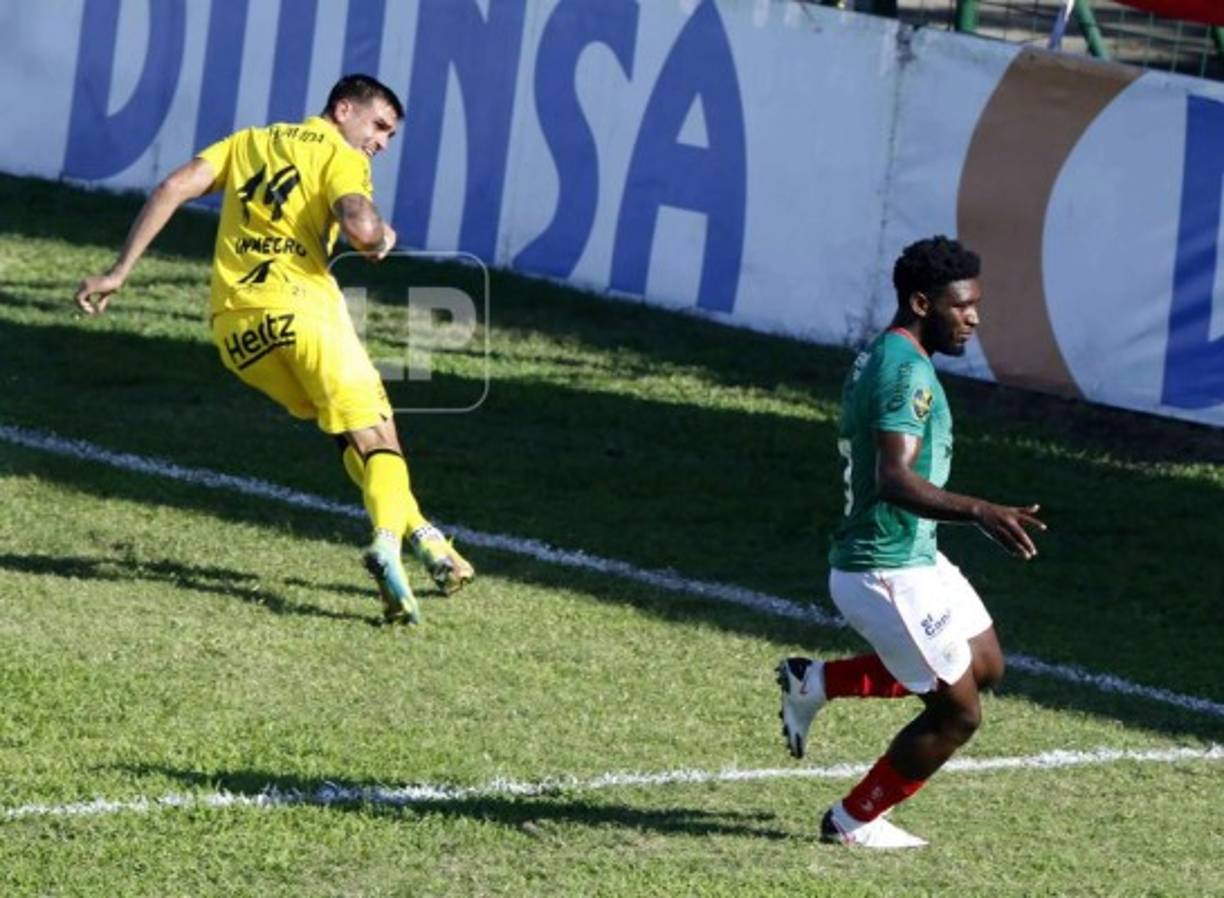 Y definió con un toque de zurda por bajo para firmar así su doblete. Una gran tarde para Ramiro Rocca.