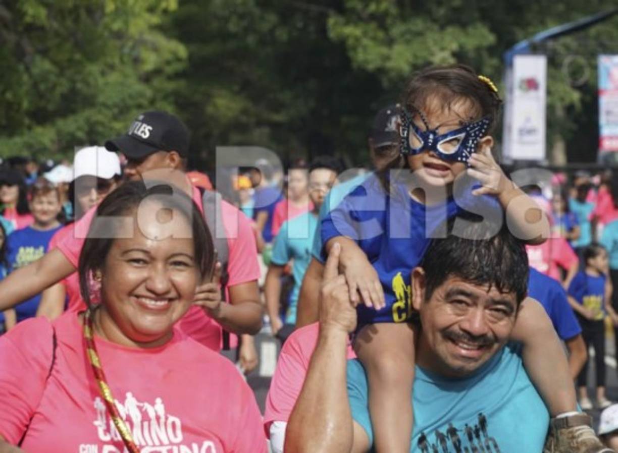 Más de 5,000 personas participaron en la caminata a favor de las emergencias de medicina interna y cirugía del Hospital Mario Catarino Rivas (HMCR).