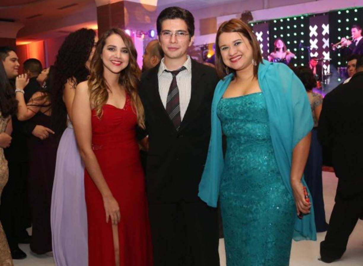 Nicole Izaguirre, Bernard Madrid y Cherlin Izaguirre.