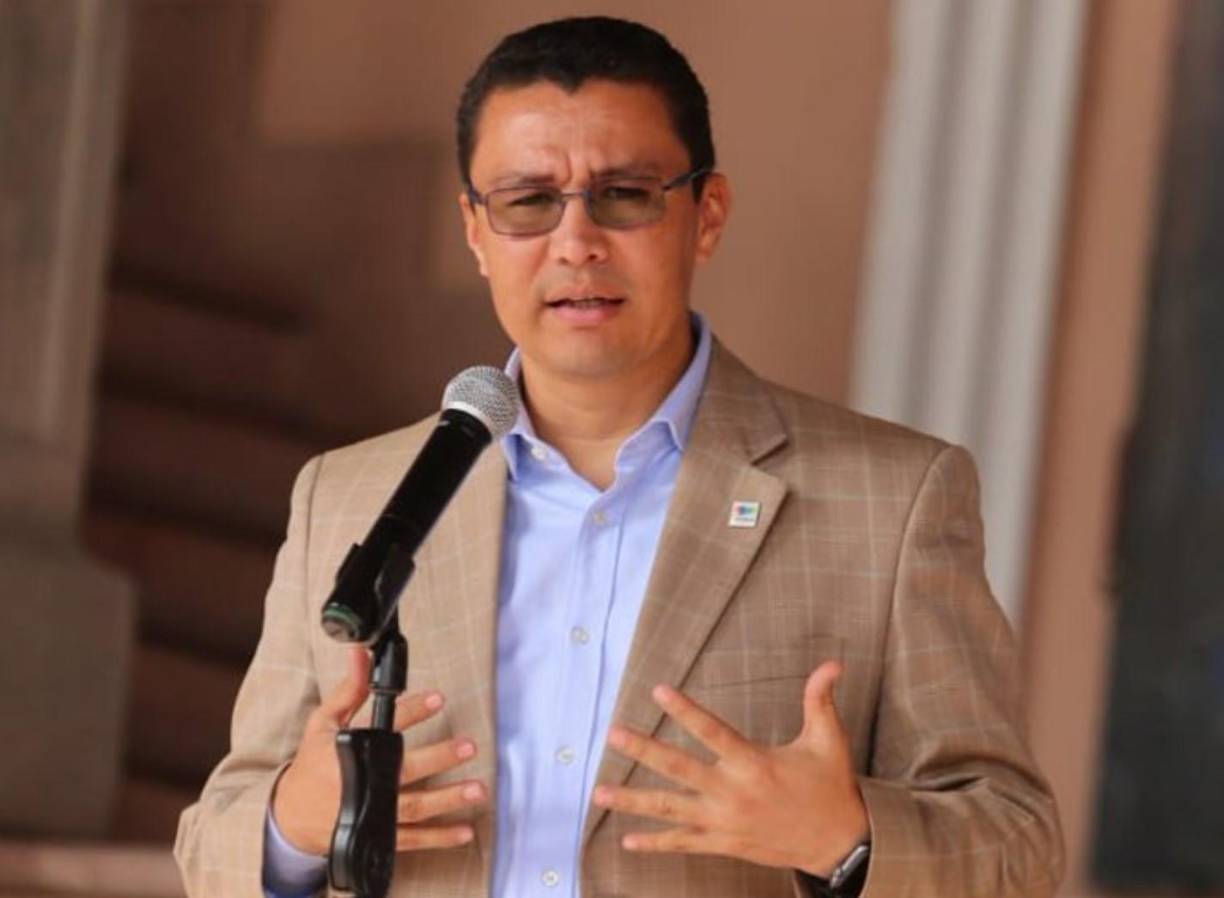 Martínez opina que la solicitud de nacionalidad nicaragüense por parte de Díaz no tiene carácter vinculante. 