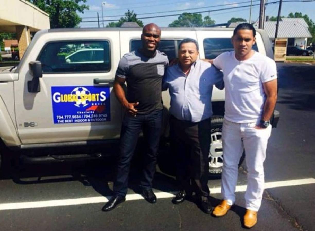 Samuel Caballero ha participado en diversas causas benéficas en pro de los niños de la calle y de sus compatriotas catrachos en los Estados Unidos.