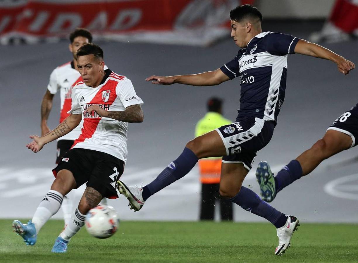 Apenas aparecieron las capturas en la cuenta de Instagram de Wanda Nara, Ezequiel Barco cambió su foto de perfil en la red social: es que en las imágenes no se leía el nombre del jugador pero sí se lo distinguía por su imagen. 