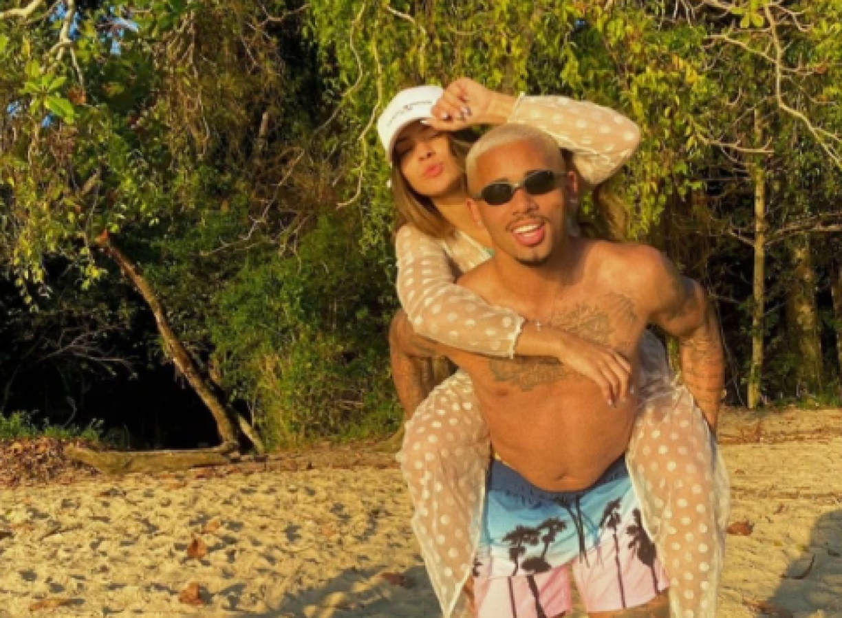 El jugador brasileño y la influencer llevaban juntos desde 2021. En mayo del 2022 se convirtieron en padres de su pequeña, Helena; ambas estuvieron apoyando a Gabriel durante el Mundial.