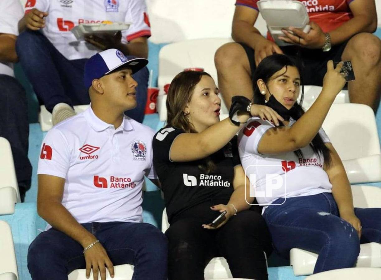 Advertencia al Municipal y las chicas lindas: el ambiente previo para el juego de Olimpia en el Nacional