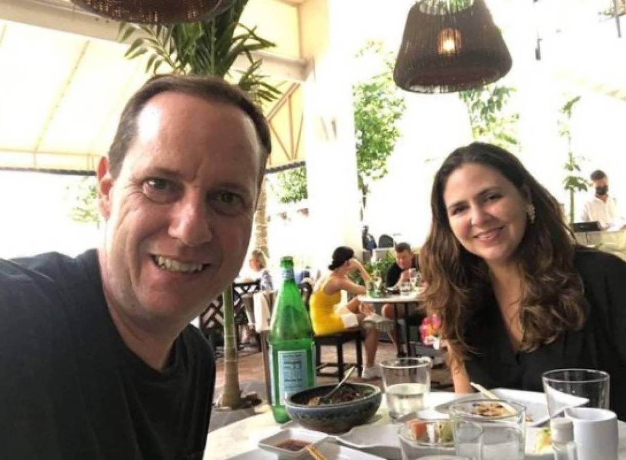 Curiosamente, Villa reveló que su relación oficial comenzó en un día especial para su carrera: “Yo me declaro (para que fuera mi novia) el mismo día que me dijeron que iba a hacer mi primer partido en Televisa”. Esto sucedió en la casa de su padre, donde vivía Ethel Tame todavía.