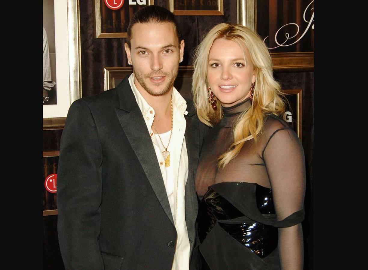 Una fuente reveló al respecto: ‘Kevin rechazó acuerdos de libros multimillonarios en los últimos años. El acuerdo de divorcio de Kevin y los pagos de manutención infantil incluyen un acuerdo de confidencialidad. Pero eso expira cuando los niños cumplen 18 años. Una vez que eso sucede, Kevin es libre de contarlo todo, y él sabe todo’.