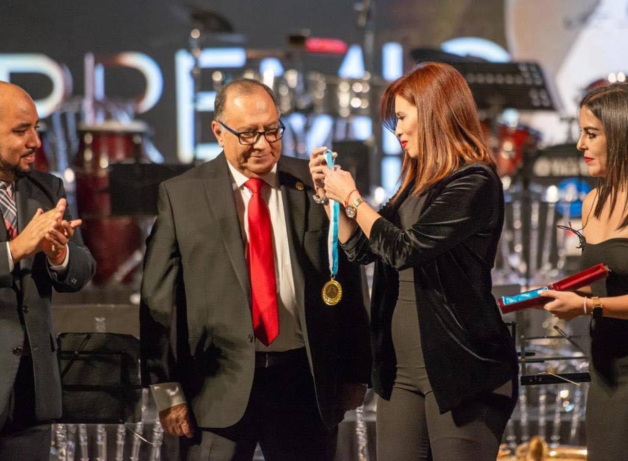 Galel, además de ser poeta, también es narrador, licenciado en Filosofía y Letras con estudios de doctorado en Literatura. Es uno de los autores de la antología internacional de poesía Despierta Humanidad, dedicada a la ambientalista, Bertha Cáceres.