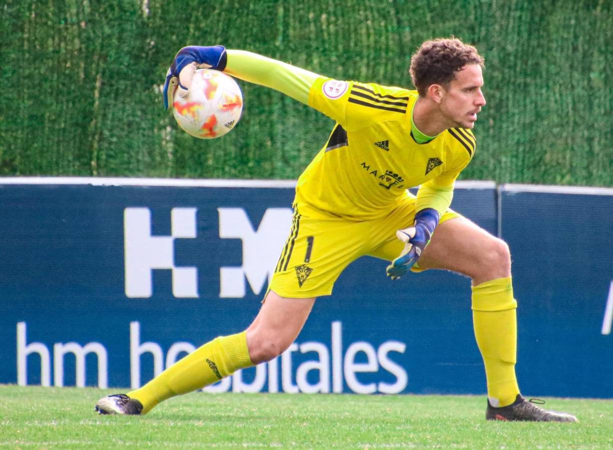 Alberto Lejárraga, el portero español que ha roto todos los tabúes del fútbol besando a su novio.